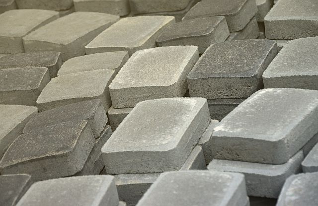 Pflastersteine betonieren